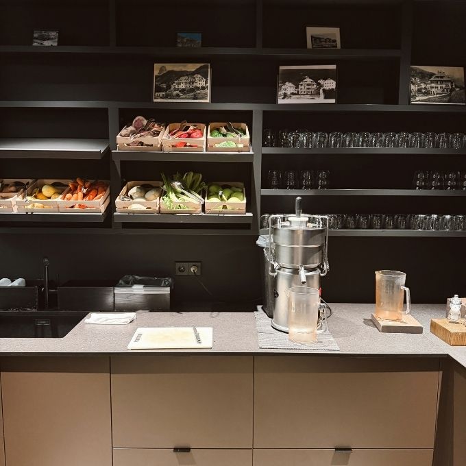 DIY juice bar at Gardena restaurant