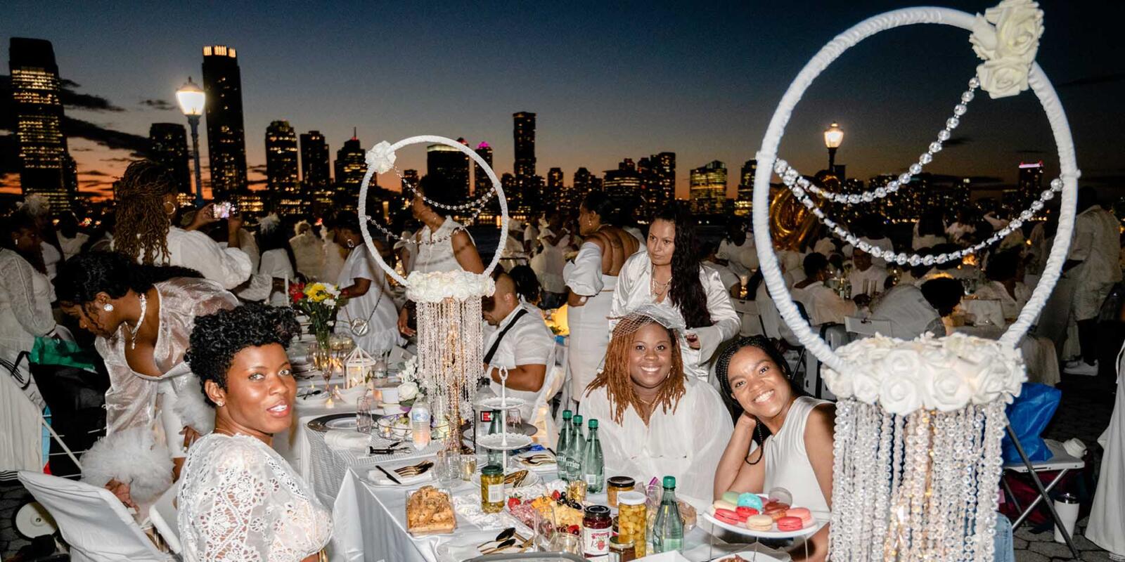 Diner en Blanc NYC by night
