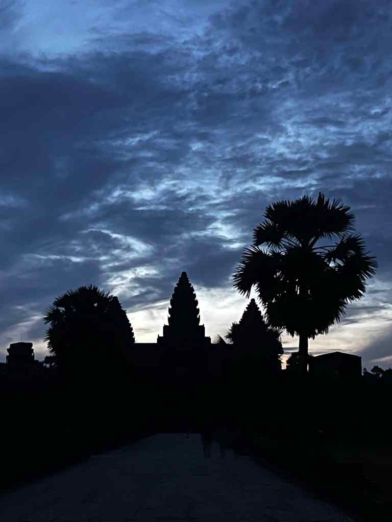 Angkor Wat silouette at dawn