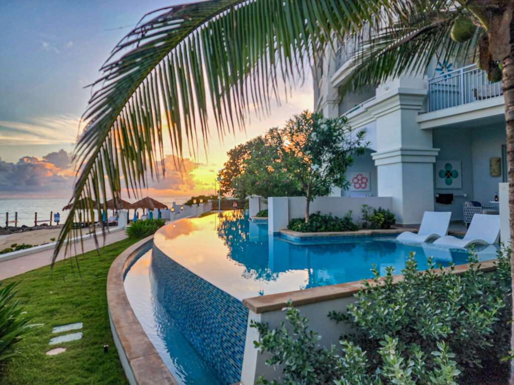 Infinity pool Sandals Royal Bahamian