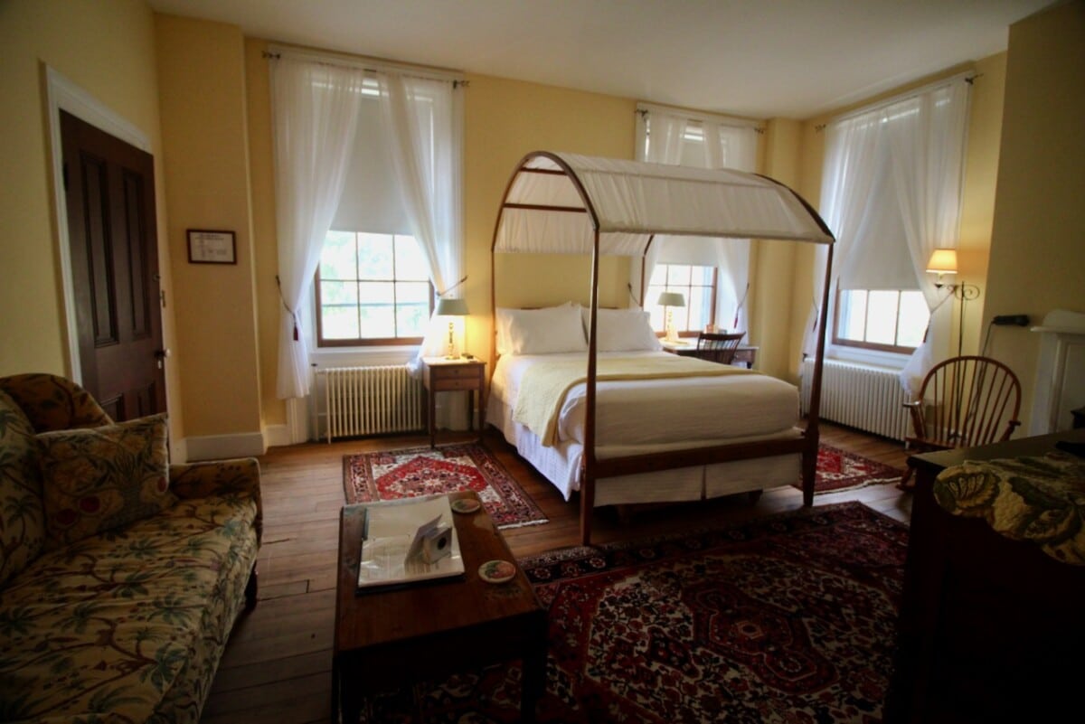 Yellow bedroom at Brampton Inn